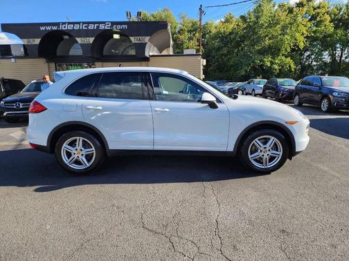 2014 Porsche Cayenne Platinum Edition