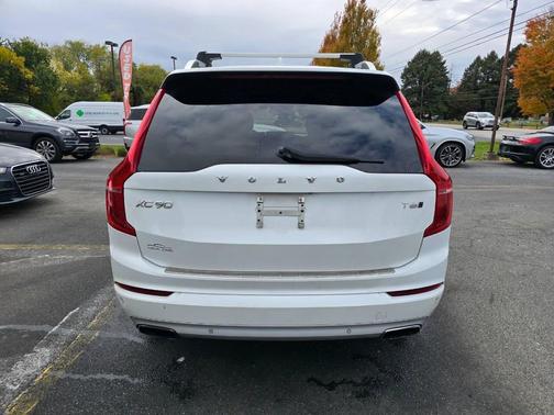 2016 Volvo XC90 T6 Momentum