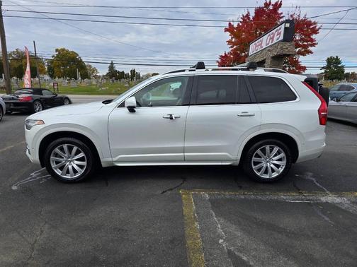 2016 Volvo XC90 T6 Momentum