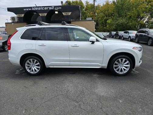 2016 Volvo XC90 T6 Momentum