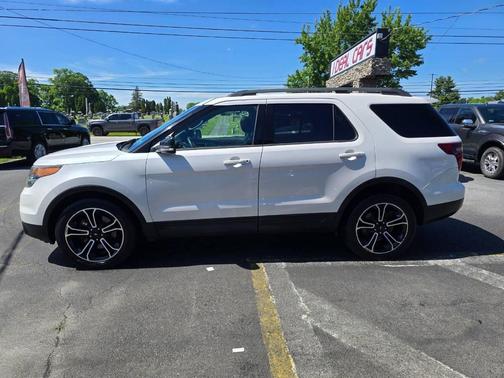 White 2015 Ford Explorer Sport