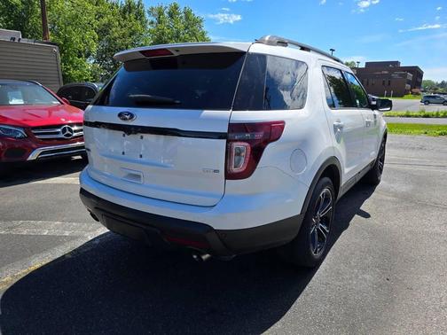 White 2015 Ford Explorer Sport