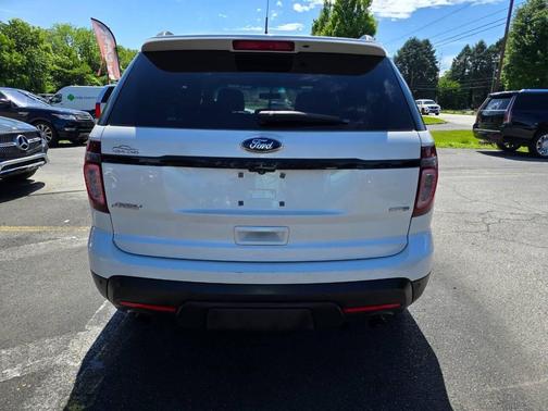 White 2015 Ford Explorer Sport