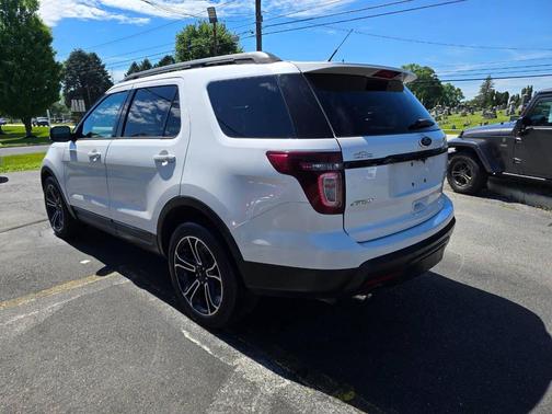 White 2015 Ford Explorer Sport