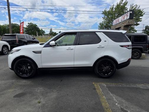 White 2018 Land Rover Discovery SE AWD 4dr SUV