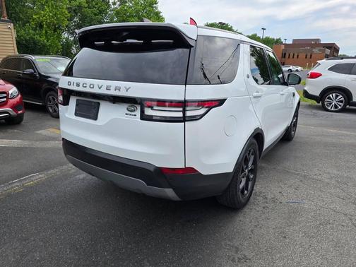 White 2018 Land Rover Discovery SE AWD 4dr SUV