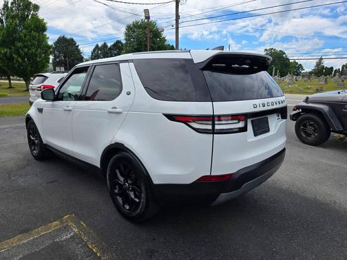 White 2018 Land Rover Discovery SE AWD 4dr SUV