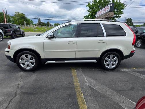 White 2010 Volvo XC90 V8