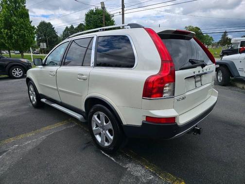White 2010 Volvo XC90 V8