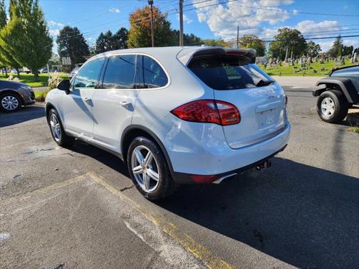 2014 Porsche Cayenne Platinum Edition