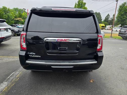Black 2016 GMC Yukon Denali