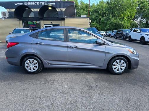Gray 2017 Hyundai Accent SE
