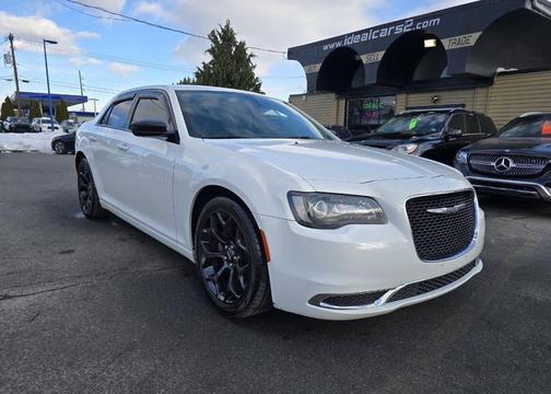 2019 Chrysler 300 Touring