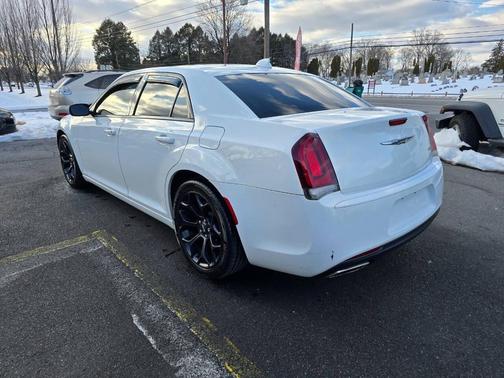 2019 Chrysler 300 Touring