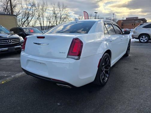 2019 Chrysler 300 Touring