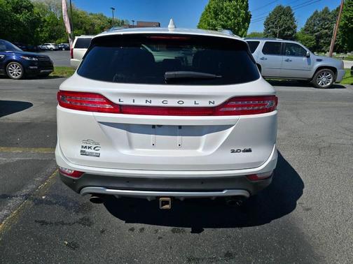 White 2016 Lincoln MKC Reserve