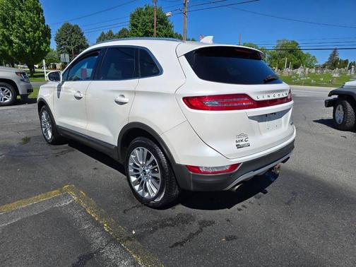 White 2016 Lincoln MKC Reserve