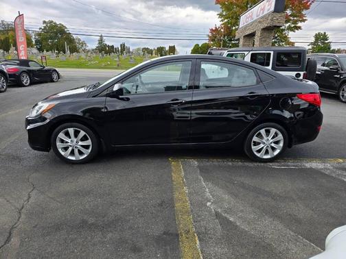 2013 Hyundai Accent SE