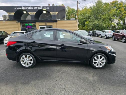 2013 Hyundai Accent SE