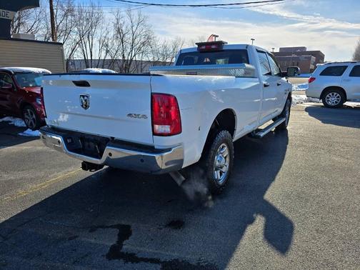 2017 RAM 2500 Tradesman Crew Cab 4x4 8' Box