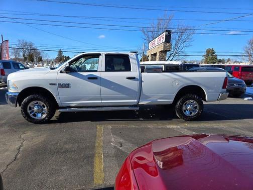 2017 RAM 2500 Tradesman Crew Cab 4x4 8' Box