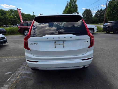 2017 Volvo XC90 T6 Momentum