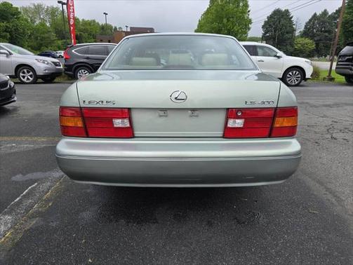 1999 Lexus LS 400 Base