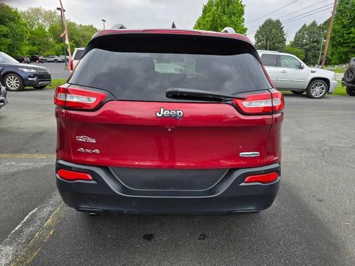 Brilliant Black Crystal Pearlcoat 2014 Jeep Cherokee Latitude