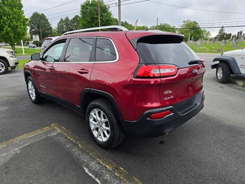 Brilliant Black Crystal Pearlcoat 2014 Jeep Cherokee Latitude