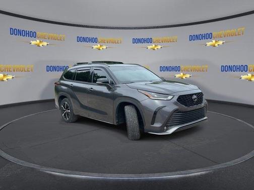 Gray 2022 Toyota Highlander XSE