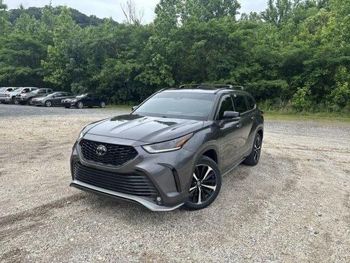 Gray 2022 Toyota Highlander XSE