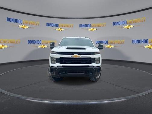 Summit White 2025 Chevrolet Silverado 2500 Custom
