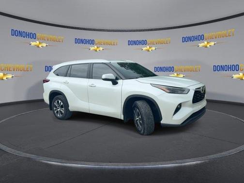White 2023 Toyota Highlander