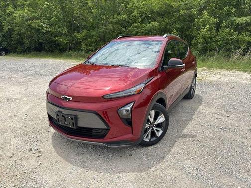 Cherry Red Tintcoat 2022 Chevrolet Bolt EUV LT