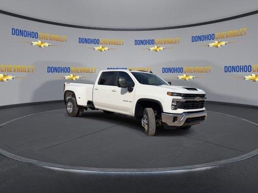 Summit White 2026 Chevrolet Silverado 3500 LT