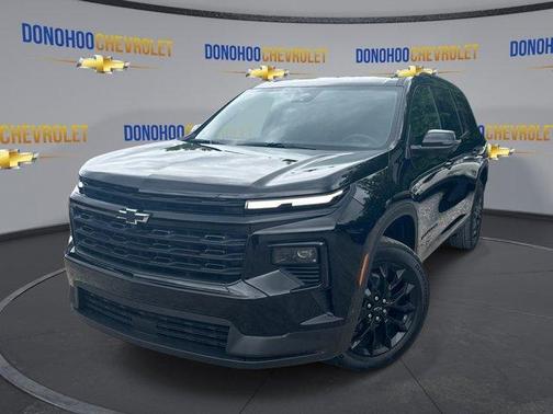 Mosaic Black Metallic 2026 Chevrolet Traverse LT