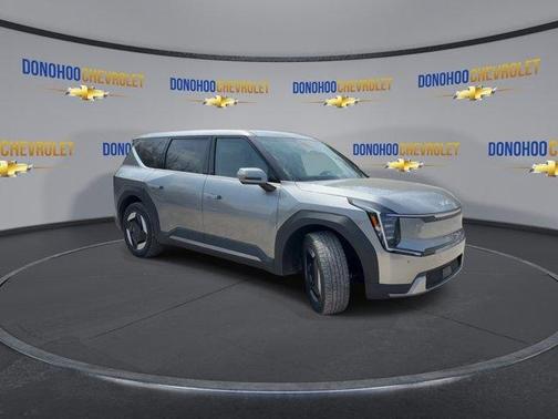 Pebble Gray 2024 Kia EV9 Light Long Range