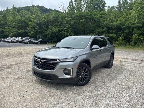 Sterling Gray Metallic 2023 Chevrolet Traverse RS
