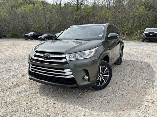 Green 2019 Toyota Highlander