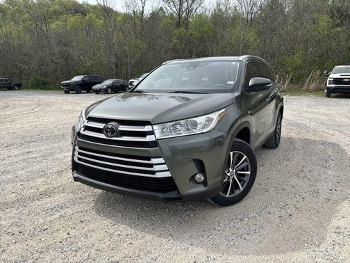 Green 2019 Toyota Highlander