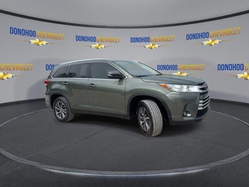 Green 2019 Toyota Highlander