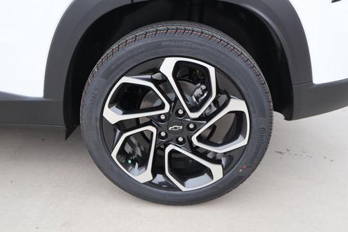 Summit White 2026 Chevrolet Trax 2RS