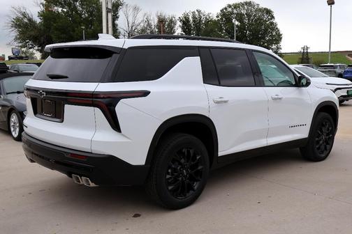 Summit White 2026 Chevrolet Traverse LT