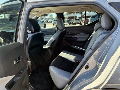 2021 Nissan Kicks SR