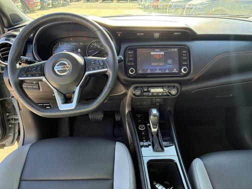 2021 Nissan Kicks SR