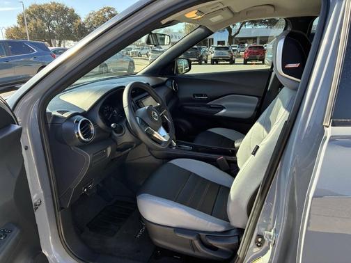 2021 Nissan Kicks SR