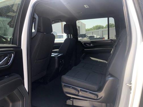 2023 Chevrolet Suburban LS