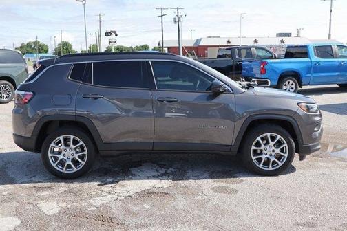 2022 Jeep Compass Latitude Lux