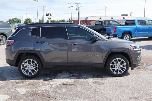 2022 Jeep Compass Latitude Lux