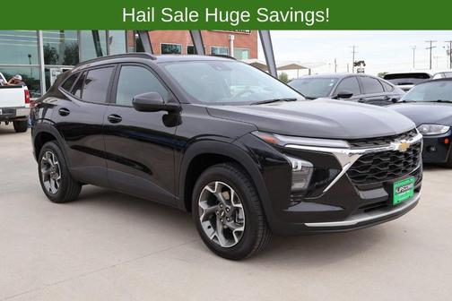 Mosaic Black Metallic 2025 Chevrolet Trax LT
